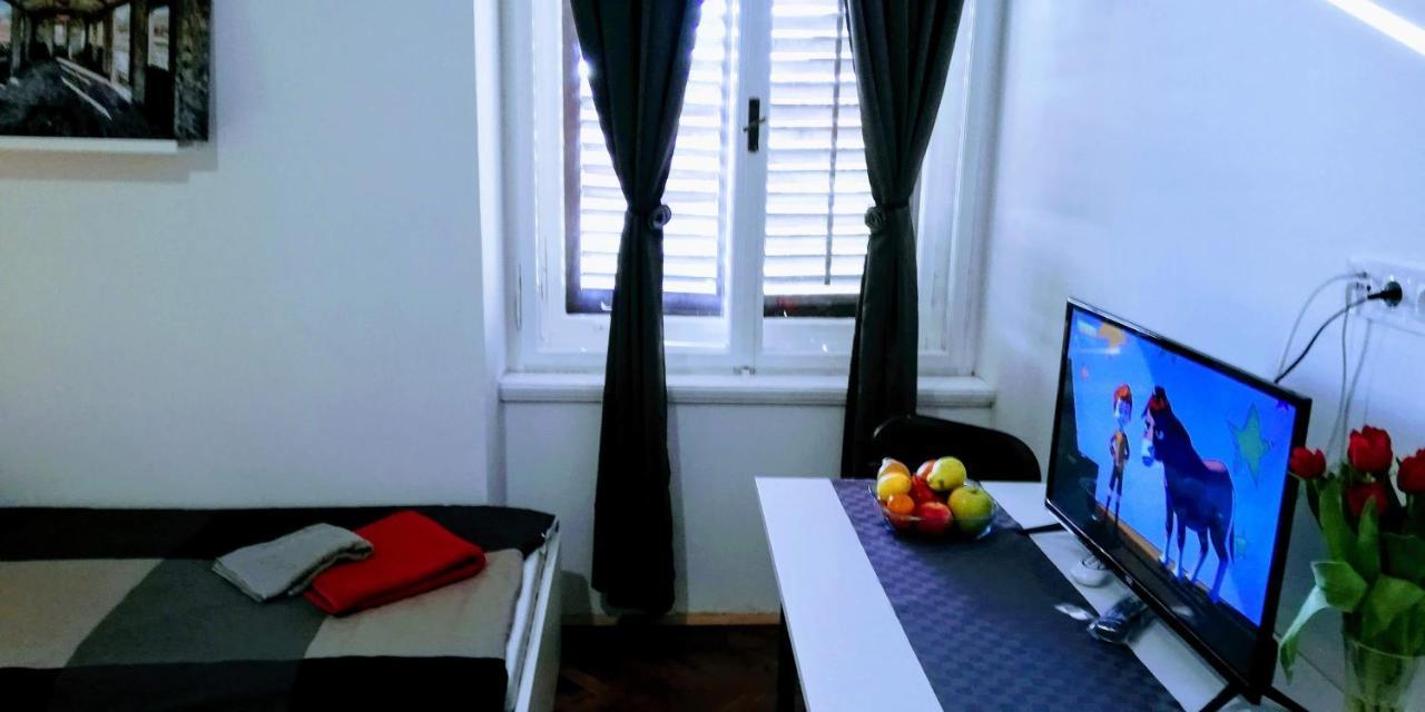 Pula Center Green Park Apartments And Rooms Kültér fotó