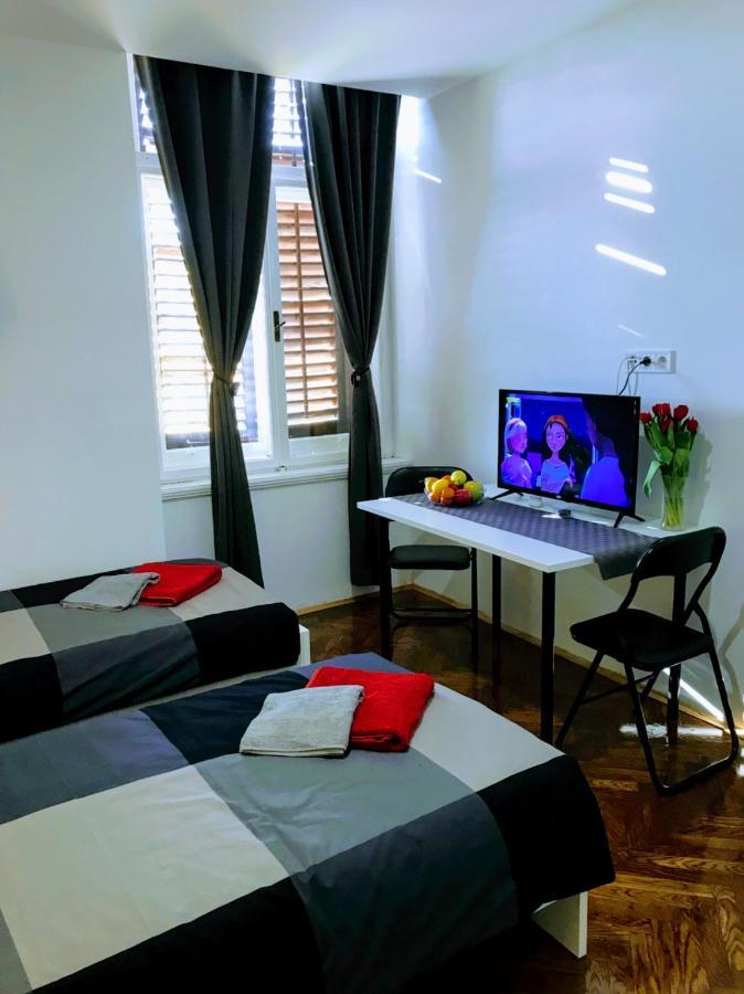 Pula Center Green Park Apartments And Rooms Kültér fotó