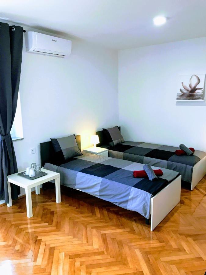 Pula Center Green Park Apartments And Rooms Kültér fotó